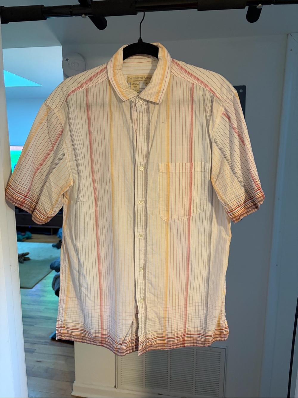 The Territory Ahead white/yellow/red buttonedshort sleeve shirt medium